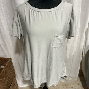 Vuori Women’s Gray T- Shirt Medium